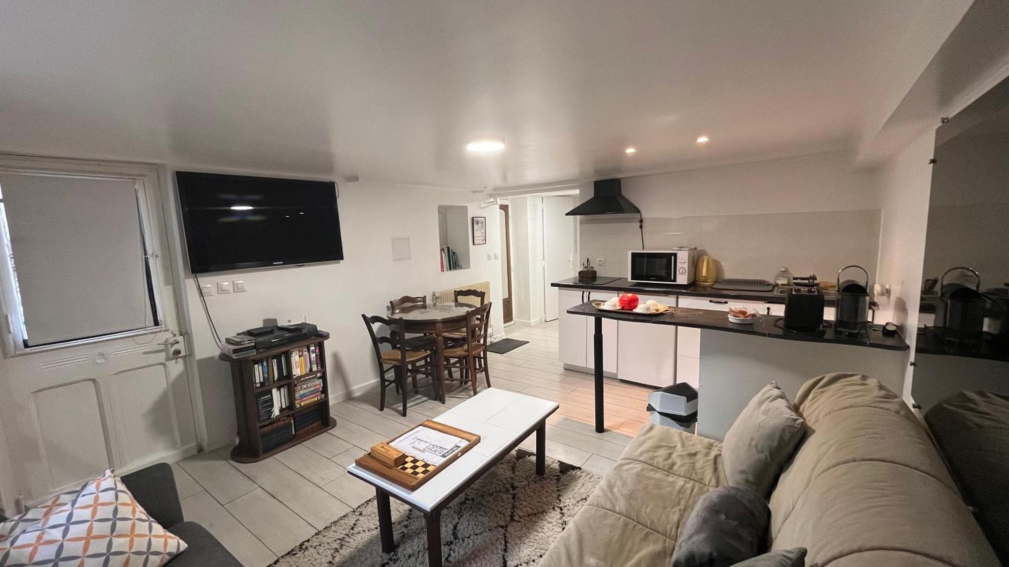 En Souplex Apartment *